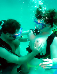 Underwater sex with milf