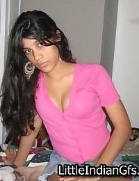 Horny Indian slut use dildo onto her wet and fresh pussy
