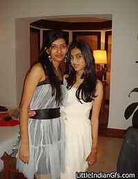 Hot Indian gfs steaming striptease action
