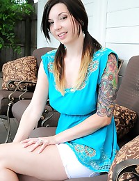 The sexy ink on Ivy Snow is a wonderful thing to admire outdoors