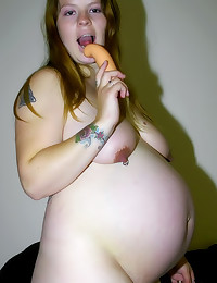 Chubby pregnant tattooed girl